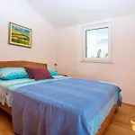 Beach Front Home In Jesenice Дом отдыха