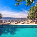 Beach Front Home In Jesenice Дом отдыха